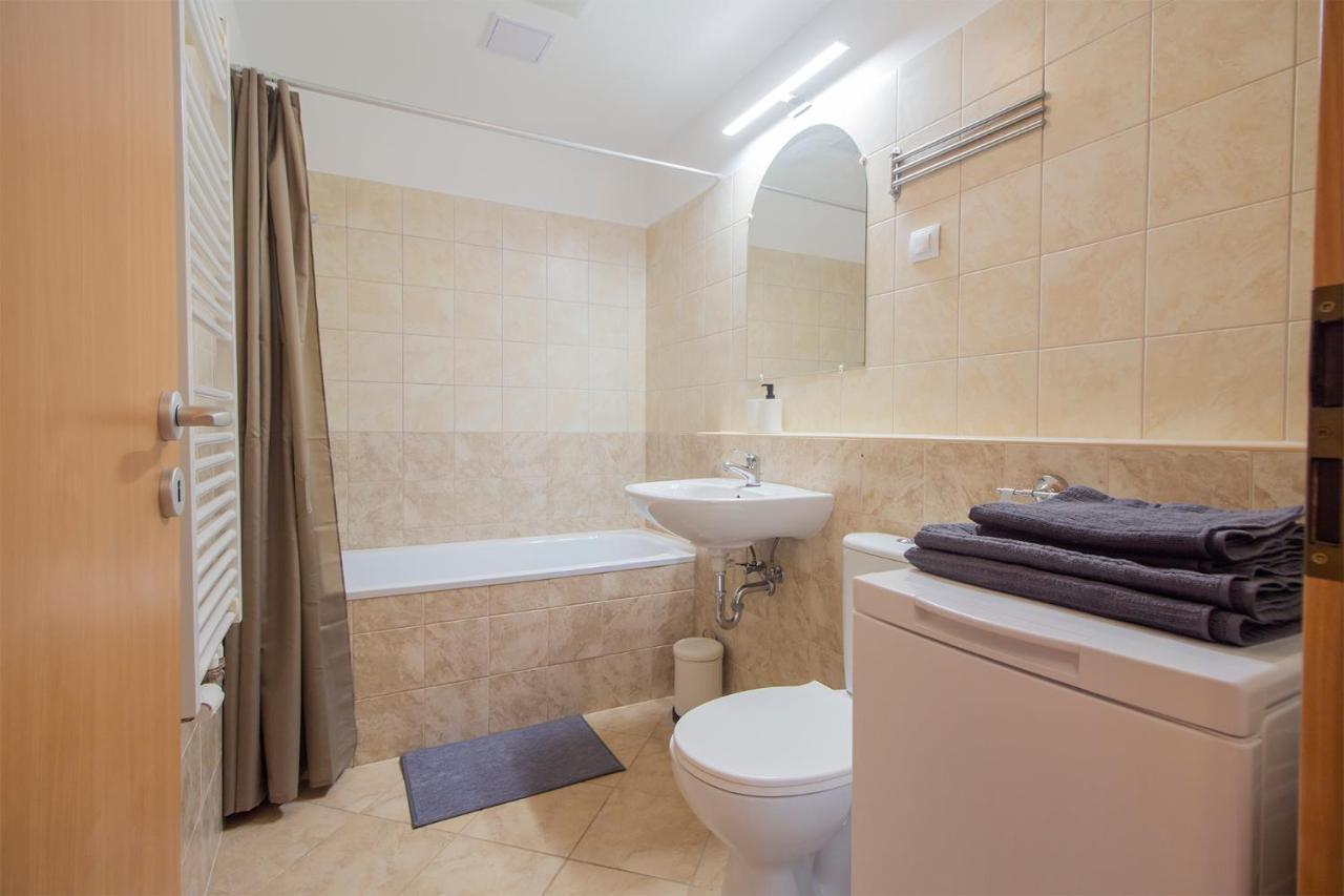 Апартаменты Corvin Modern Studio With Ac, Parking Будапешт Экстерьер фото